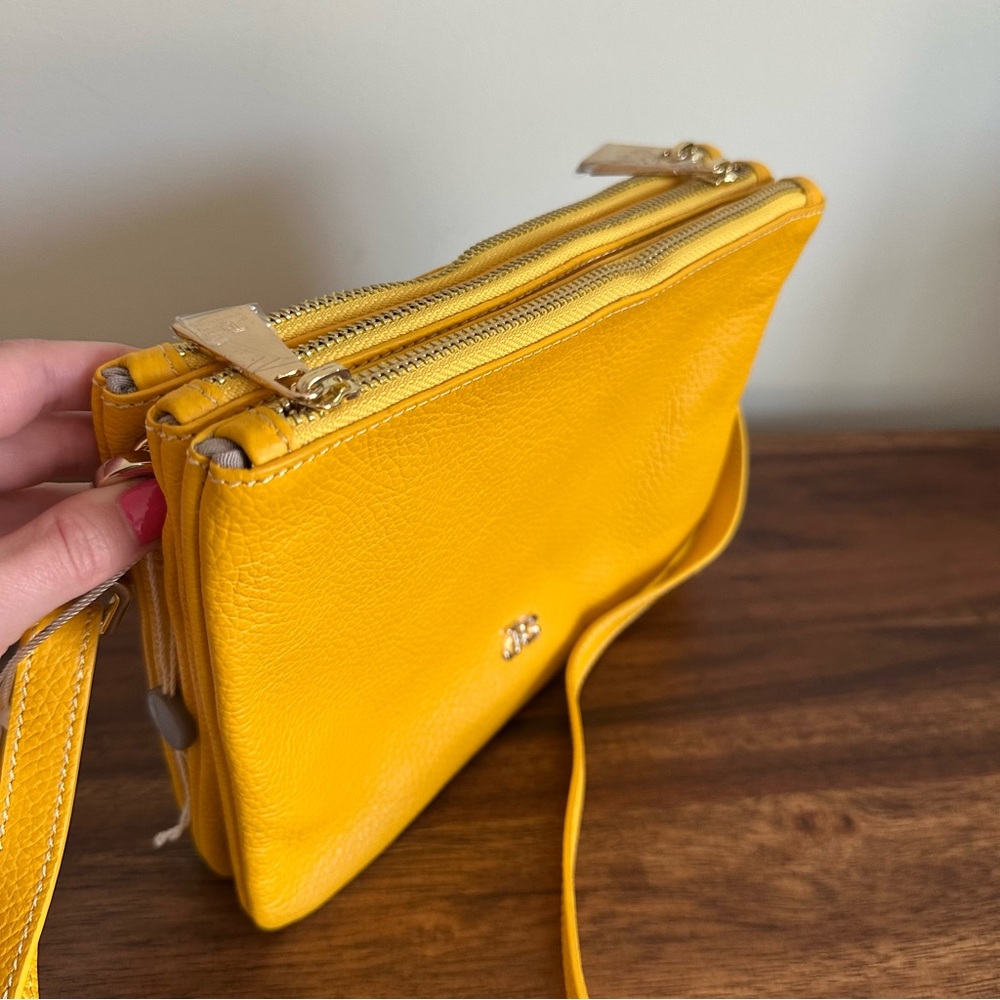 Italian JackyCeline Yellow Leather Crossbody Bag. Leather. Made in Italy. - Picture 3 of 10